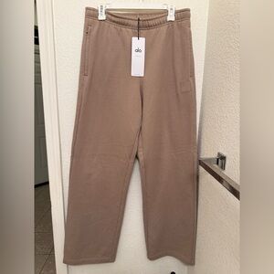 ALO Yoga Beige Straight Leg Sweatpants